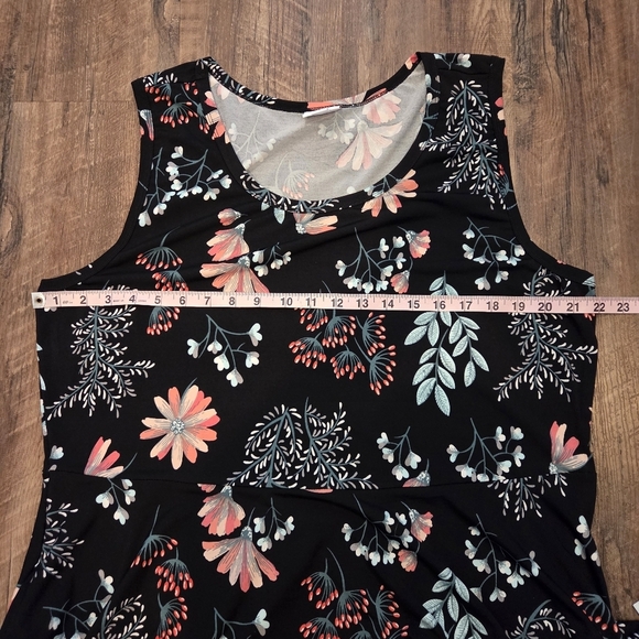 LuLaRoe Nichole Dress 2XL Black Floral Sleeveless Swing Dress Pockets - Picture 8 of 10
